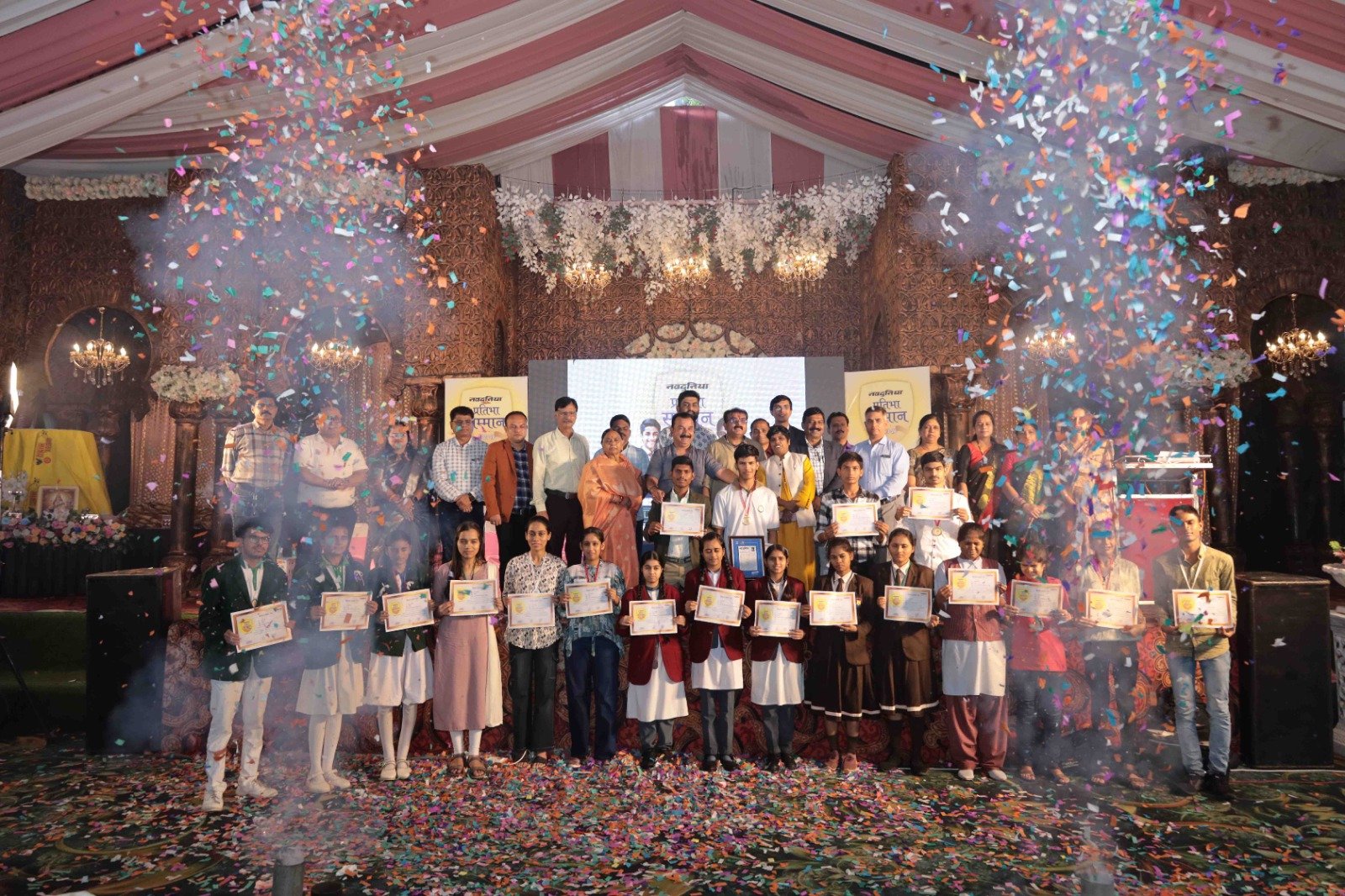 Brilliant Students: Brilliant students were overjoyed after receiving the honor of Navdunia.