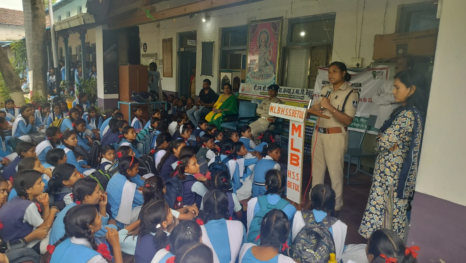 Human Trafficking: Police station in-charge made girl students aware about the dangers and prevention of human trafficking